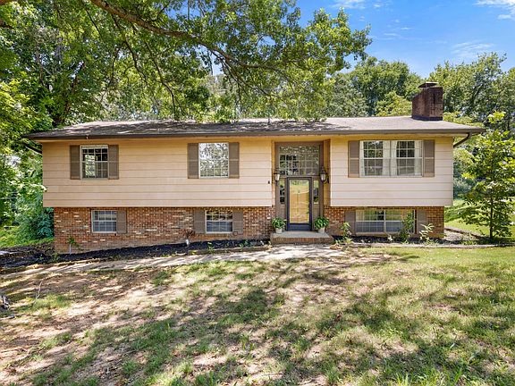 2nd image of 8842 Lake Crest Cir