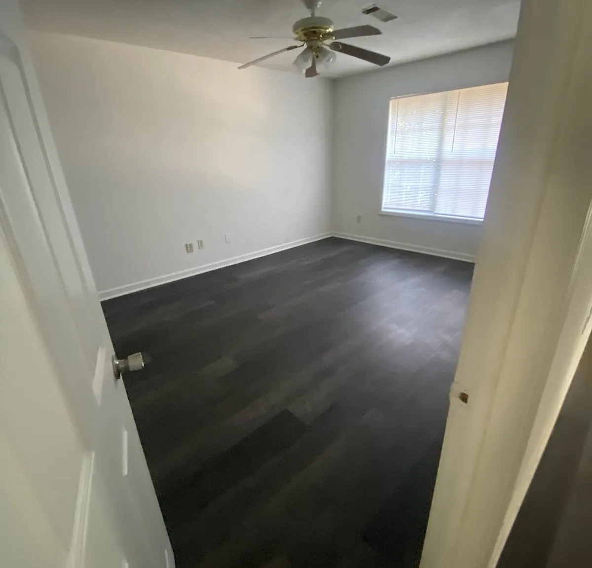 501 Oakwood Dr — Photo 3