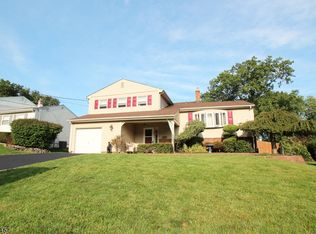 4 Drake Rd, Somerset, NJ 08873