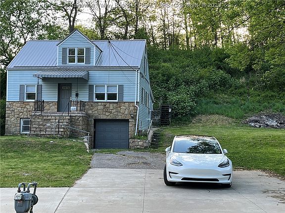 3rd image of 807 Woodward Dr
