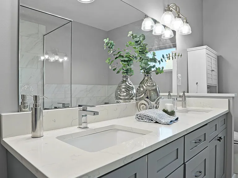 4333 Delmar Blvd — Photo 3