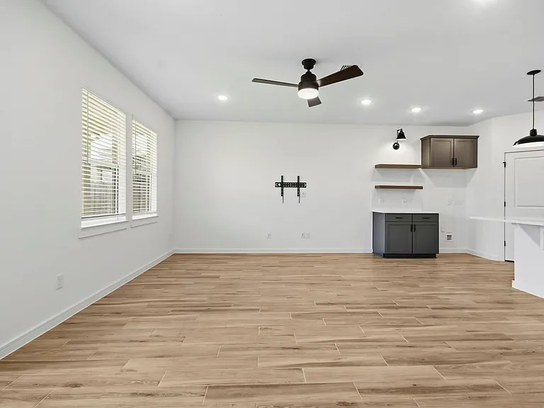 8427 Bay Ridge Cir — Photo 6