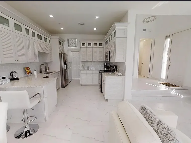 401 Resort Ln #401 — Photo 10