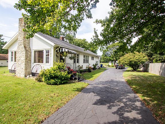 2nd image of 207 E Bertrand Rd