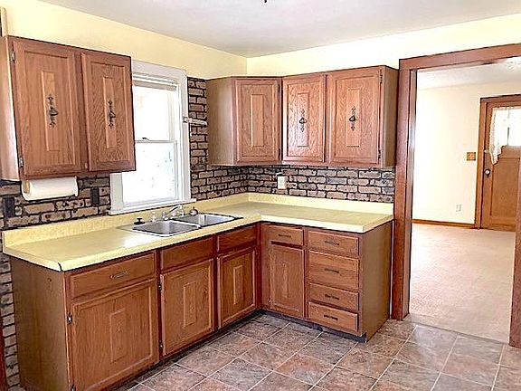 3rd image of 302 N Main St