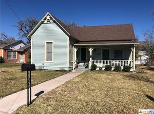 206 W Clayton St, Cuero, TX 77954