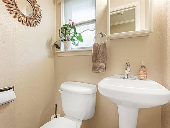2nd image of 102 Tinsley Dr
