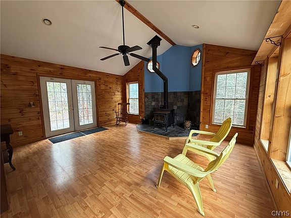 5th image of 1955 Harmony Ln