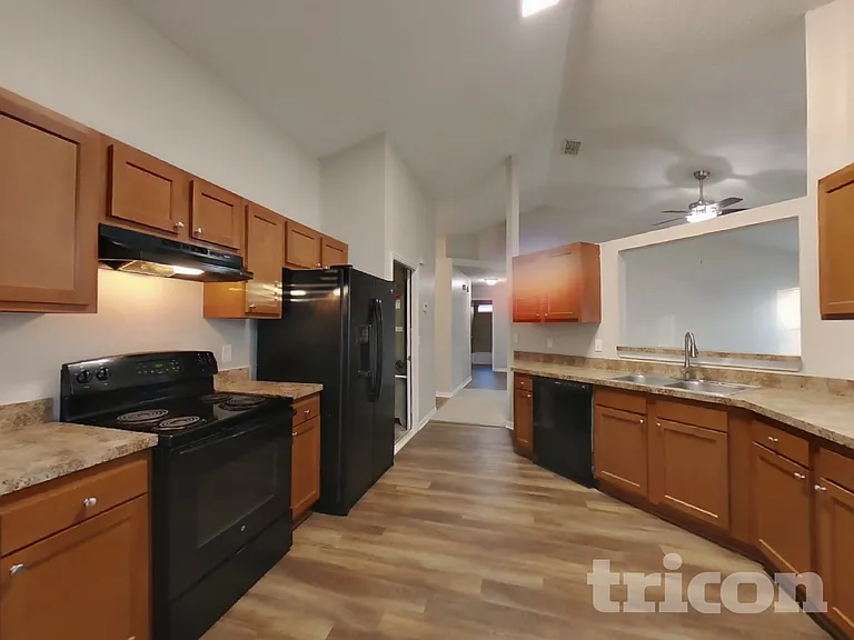 470 Shamrock Ave S — Photo 5