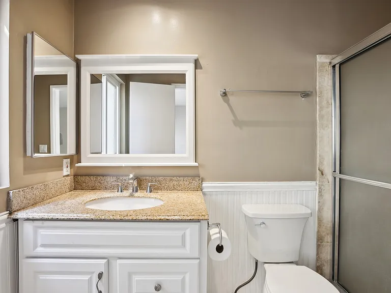 1827 S Barrington Ave #103 — Photo 10
