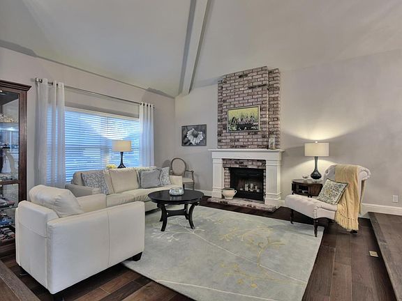 3rd image of 1203 Montmorency Dr