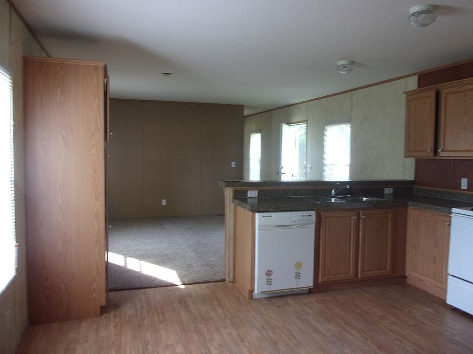 2nd image of 212 Birch Ln