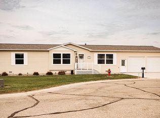 106 Dakota Dr, Hankinson, ND 58041