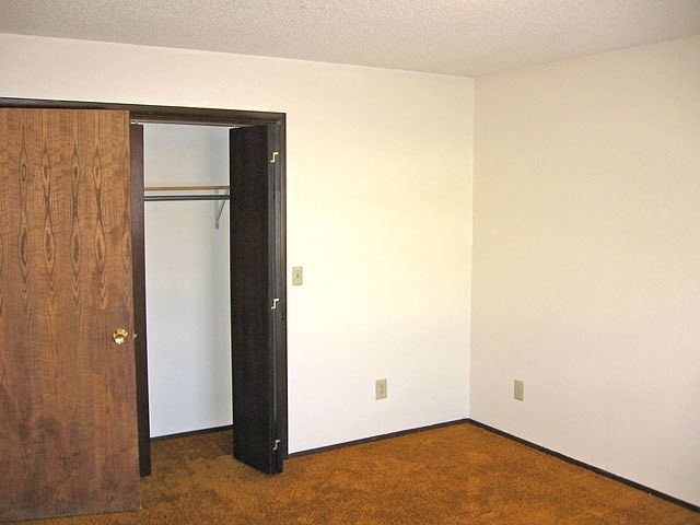 Building Photo 4