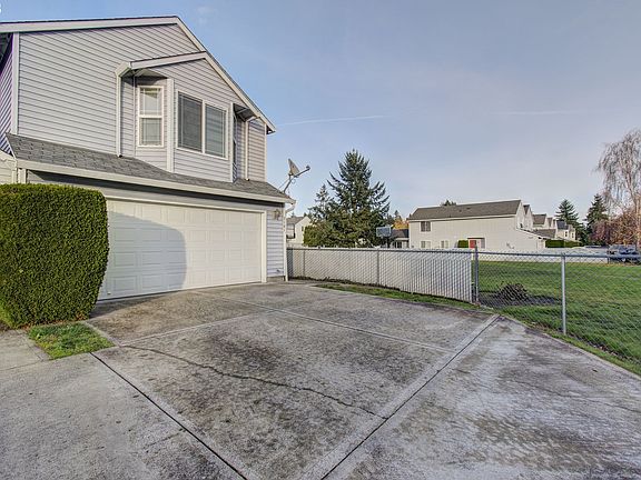 3rd image of 3101 NE 115th Ave