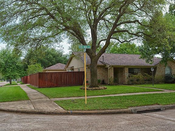 3rd image of 21603 Park Wind Ct