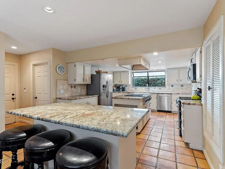 4850 Amalfi Way — Photo 14