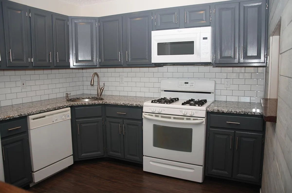Kitchen - 51 Canterbury Ct