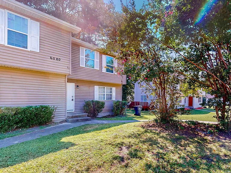 Carriage Ct — Photo 4