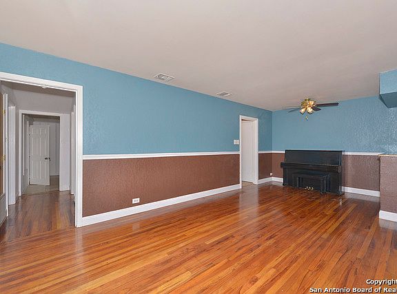 3rd image of 1219 Hillcrest Dr