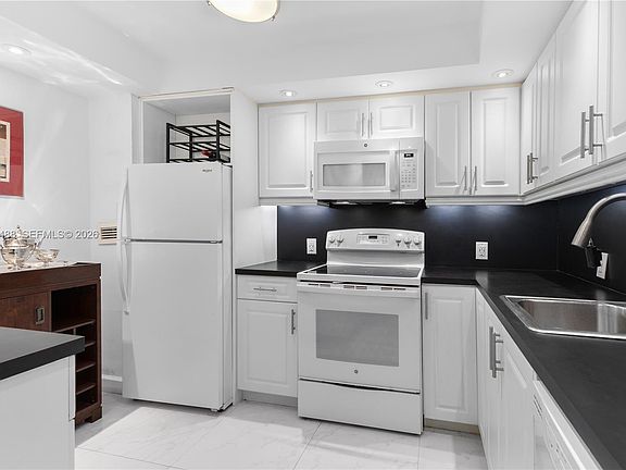 5th image of 1020 Meridian Ave APT 416