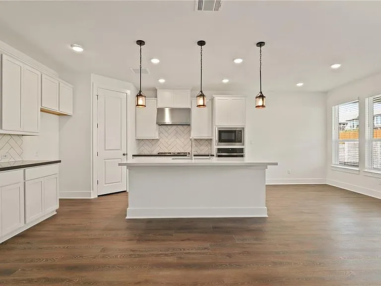 1821 Donetto Dr — Photo 2