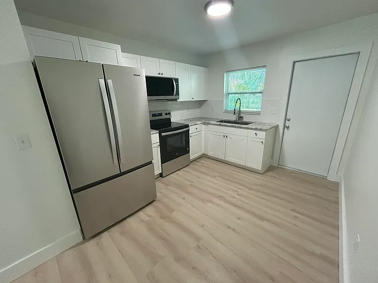 2149 Sibley Ave — Photo 2