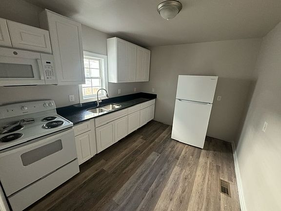 2nd image of 2608 Roanoke Ave