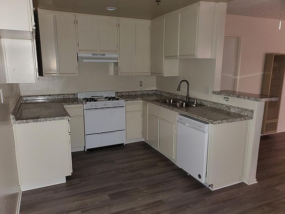 4th image of 4916 Rosewood Ave