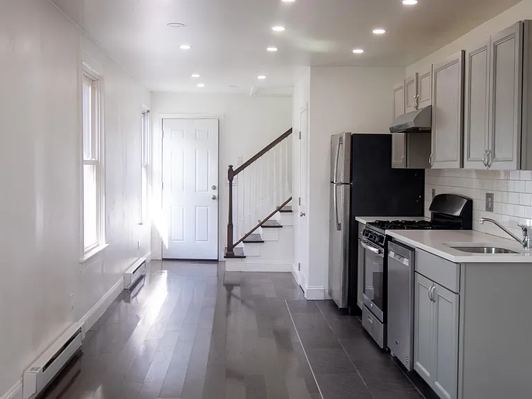 78 West St #2A — Photo 4