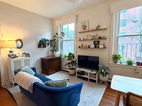 435 Hanover St, Boston, MA