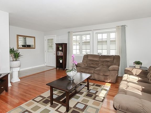 4th image of 1258 Blackhawk Dr