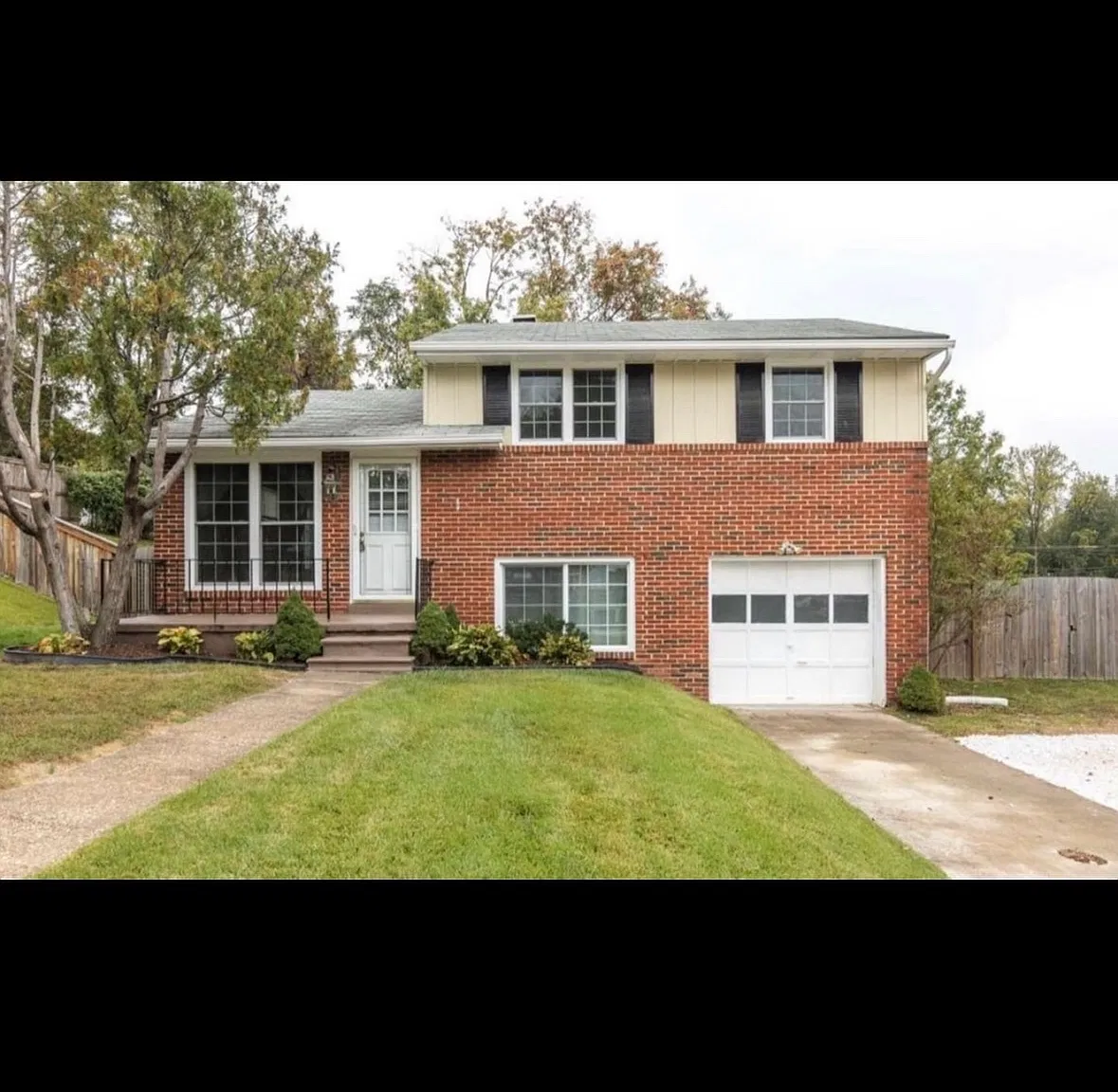 3 bed, 1268 sqft, $2,400 — Photo 1