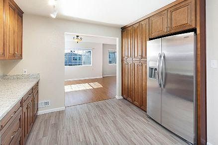 4th image of 374 Lakeshire Dr