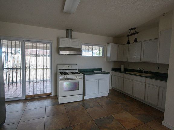 4th image of 5729 Kensington Cir