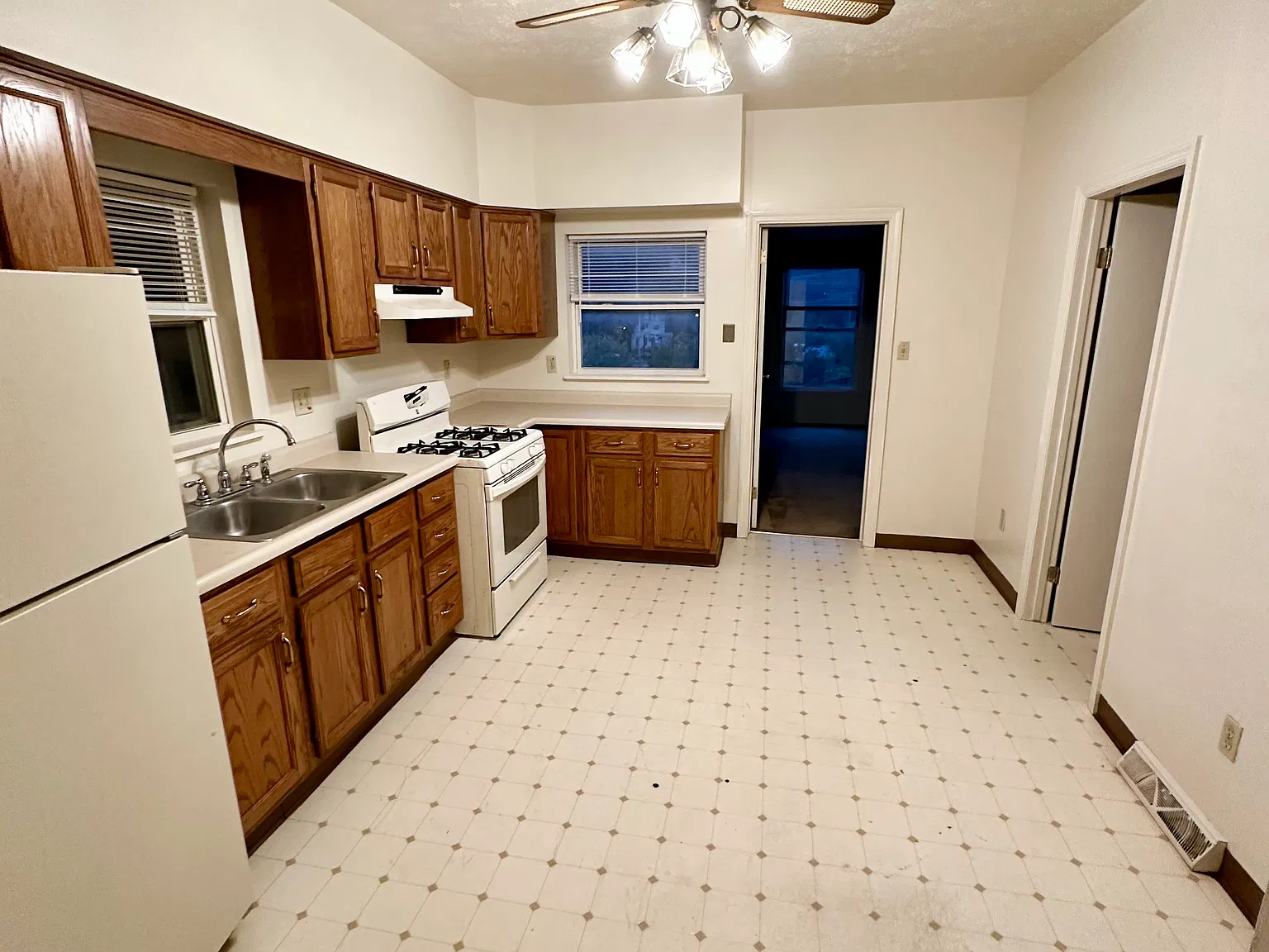 1 bed, 750 sqft, $1,000 — Photo 3