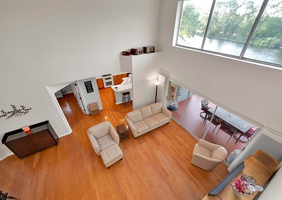 1st image of 1124 SW Oak Hollow Court
