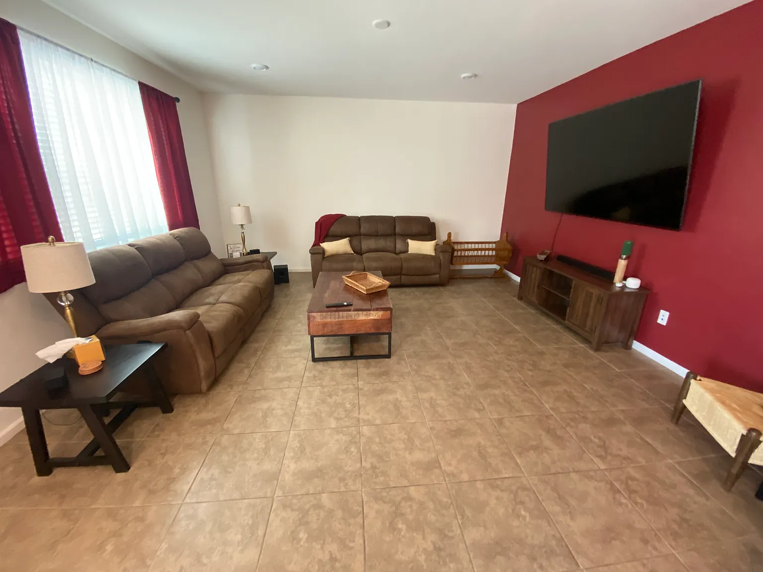 4 bed, 2.5 bath, 2652 sqft, $2,500 — Photo 3