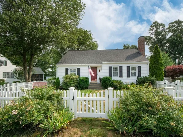 4 Sutton St, East Weymouth, MA 02189
