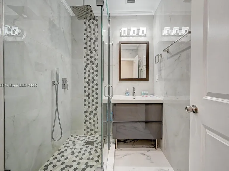 1311 Rodman St — Photo 32