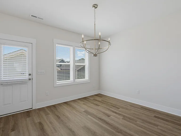 682 Vine Pkwy — Photo 7