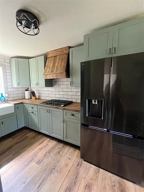 2 bed, 876 sqft, $1,800 — Photo 2