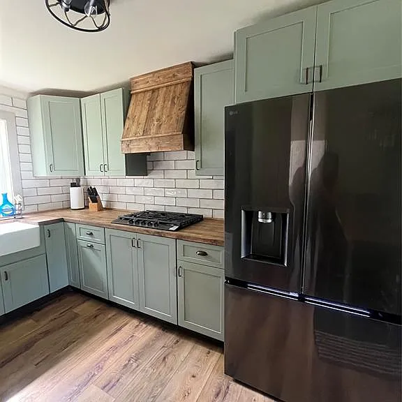 1261 Avonia Rd — Photo 2