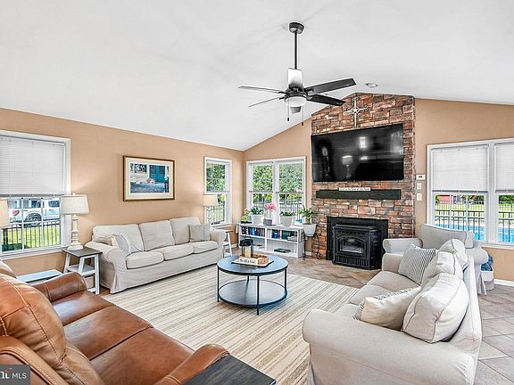 4th image of 29264 Dogwood View Rd