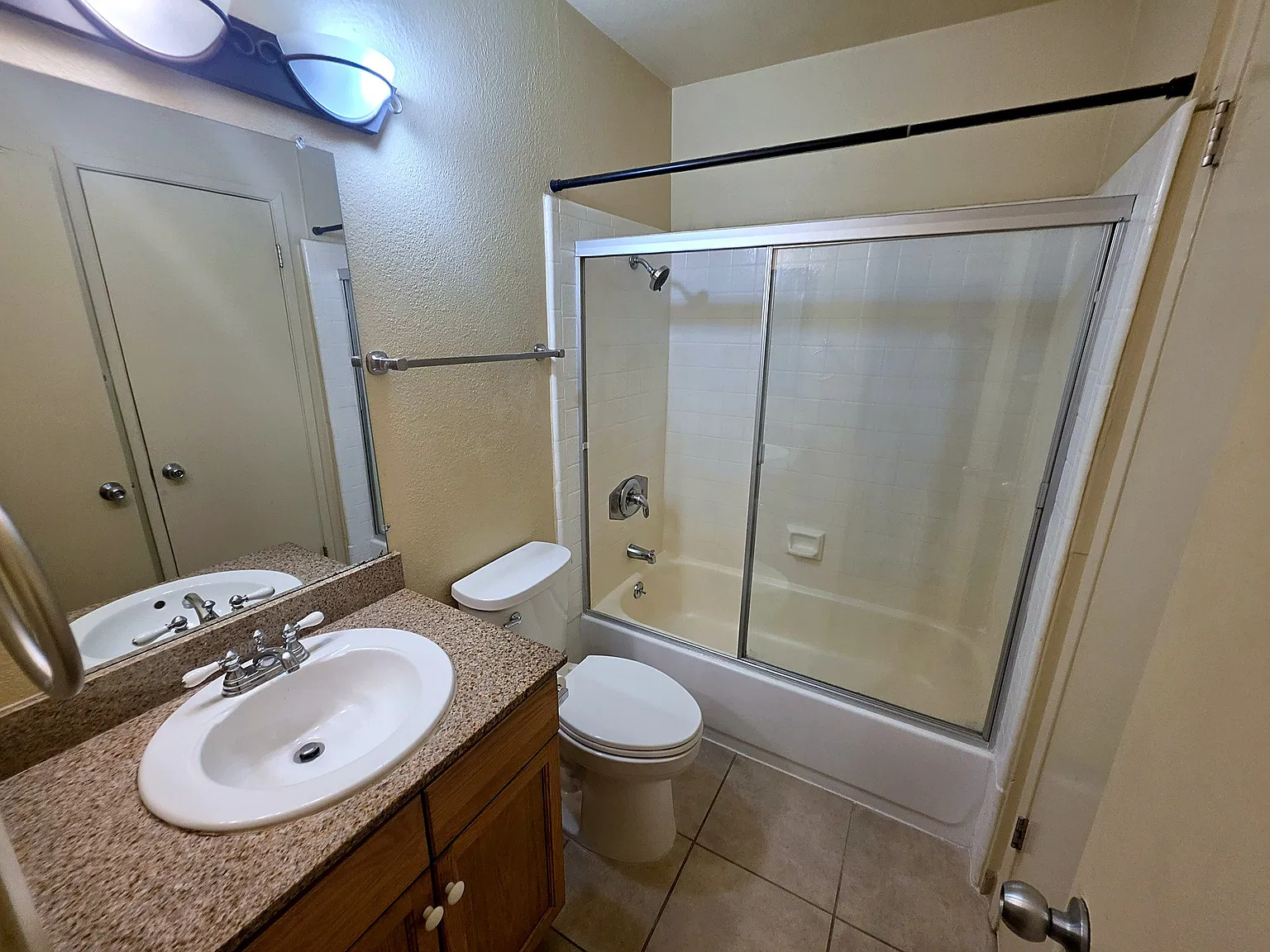 2 bed, 856 sqft, $1,850 — Photo 2