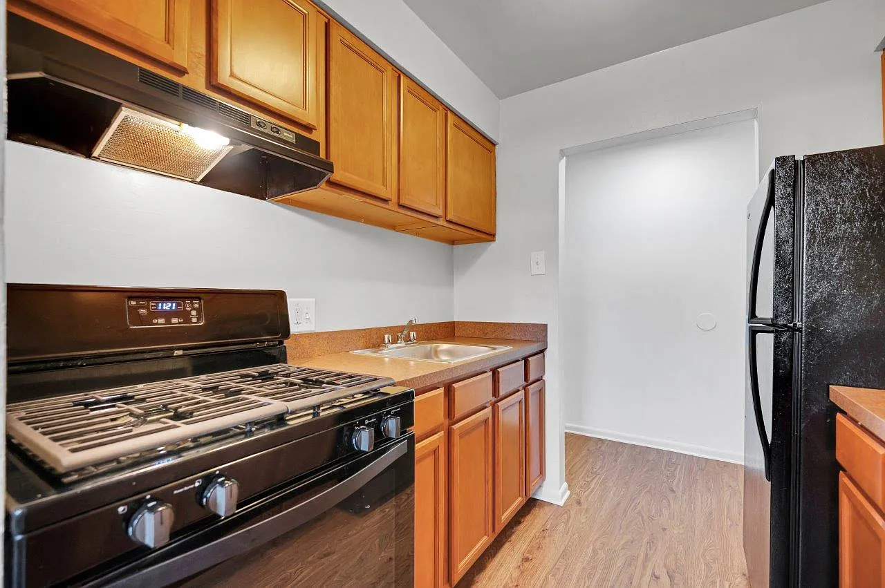 Carlwynne Manor Apartment Homes — Photo 4