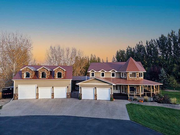 2nd image of 13 Huckleberry Cres