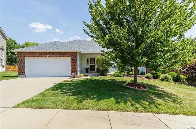 1877 Summitview Dr photo 1