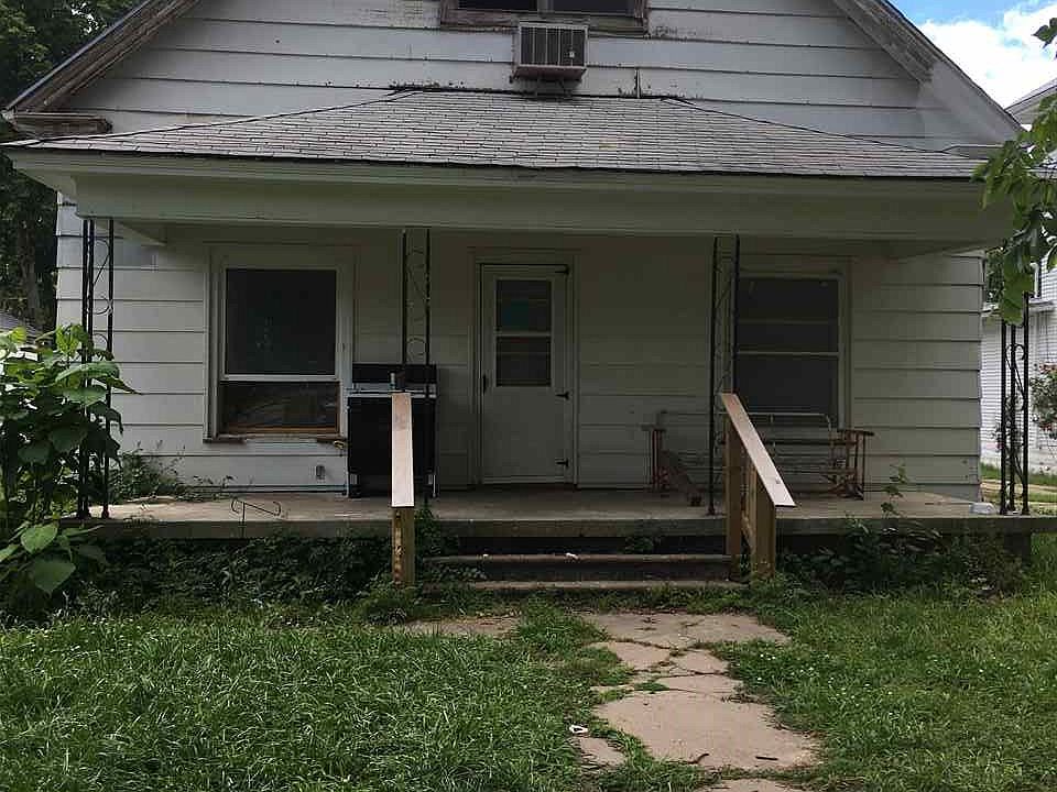 1st image of 831 S C St