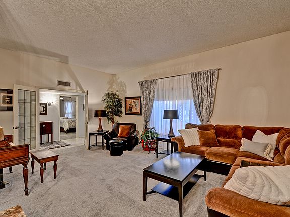 3rd image of 11139 W Palmeras Dr